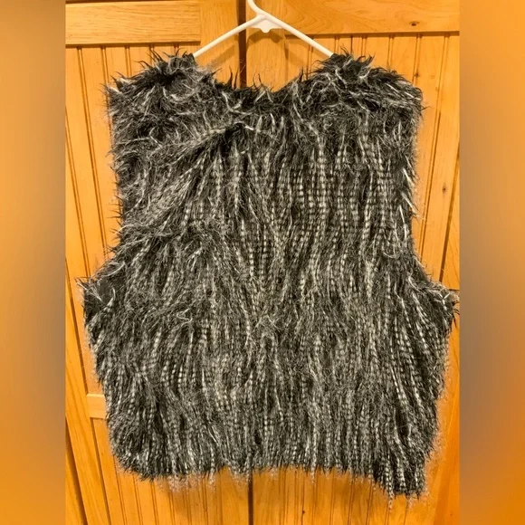 Lane Bryant Black and Gray Faux Fur Vest Vintage - Picture 3 of 4